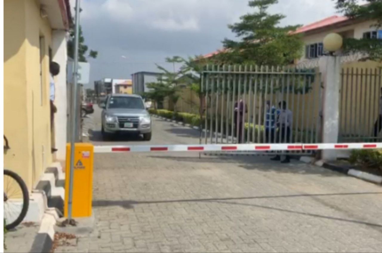 6meters Arm Automatic Boom Barrier Car Parking Gate System